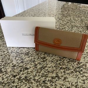 Dooney and Bourke wallet